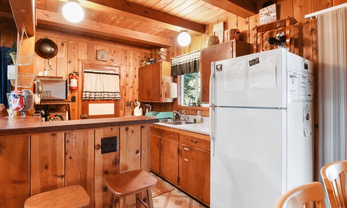 Chamberlands House | Original Chambers Landing Cabin | 7 minute walk to beach, 1 mile from Homewood R