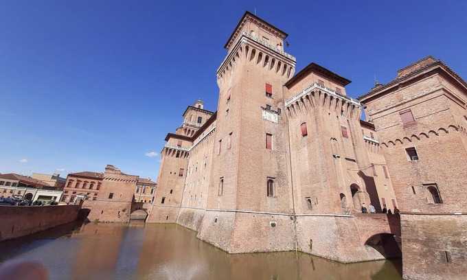 Monselice Apartment | Original vacation apartment in the classrooms of an old renovated school.