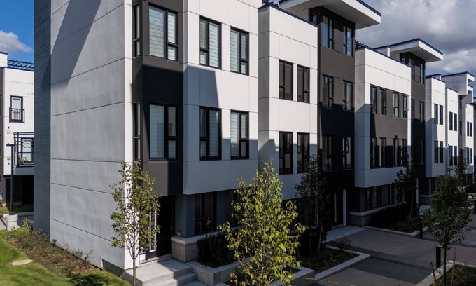 Orillia House | Oriluxstay-Cozy Condo Townhome Just Steps from the Water | Your Perfect Getaway