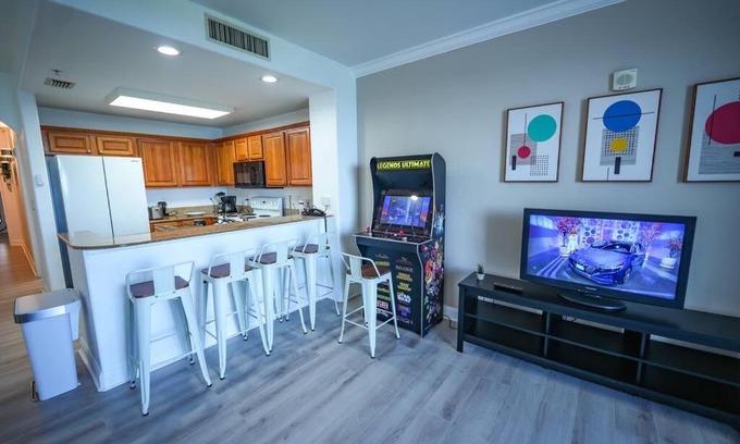 Florida Central Atlantic Coast Apartment | Orlando 5th Floor 5 min from disney