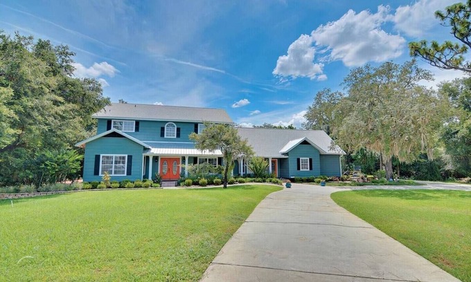 Oviedo House | Orlando Spacious Modern Retreat
