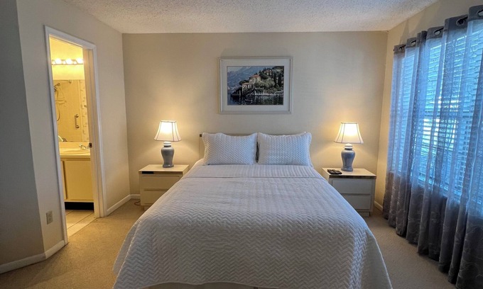 Ventura Condo | Orlando Ventura Gated Community, Pools/hot tub, tennis, golf, restaurant