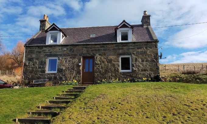Thurso Cottage | ORNUM, pet friendly, character holiday cottage in Bettyhill