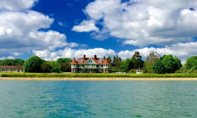 Maldon Apartment | Osea Island: Cottage Tranquility