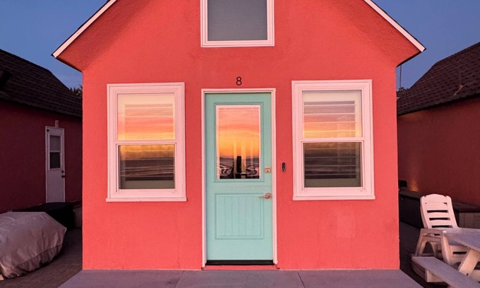 Townsite Cottage | Oside Beach Cottage - Stay on the Sand in Oceanside, CA