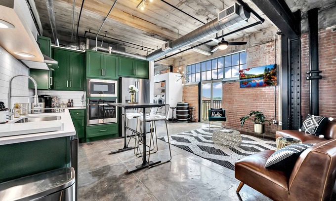 Brazos Condo | Oso Condo- Walk To The Silos
