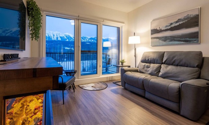 Golden Condo | OSO Summit Downtown Riverfront Condo