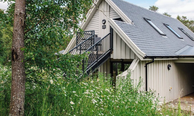 Alvie Cottage | OSPREY APARTMENT, pet friendly, character holiday cottage in Aviemore