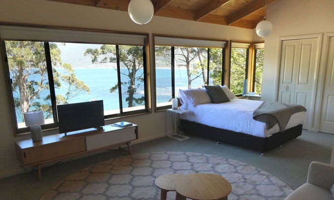 Eaglehawk Neck House | Osprey Beach Bungalow with stunning ocean views