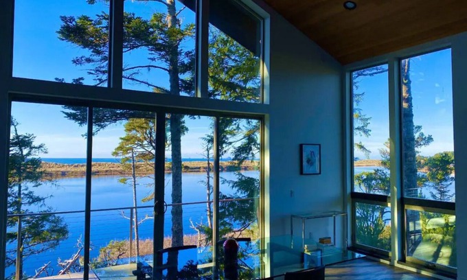 Port Orford House | Osprey House Hemlock Suite: Ocean & Lake Views