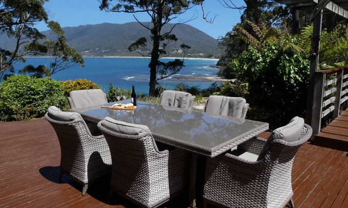 Eaglehawk Neck House | Osprey Lodge - Beachfront House with stunning ocean views