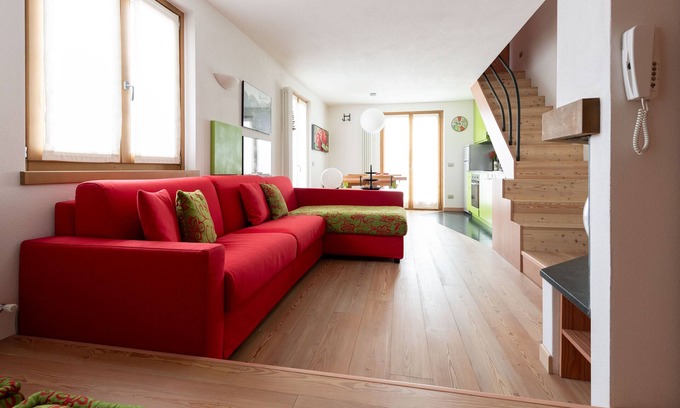 Santa Lucia Apartment | Osteglio 15/F - Viola