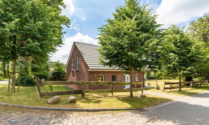 Wichmannsdorf Apartment | Ostsee Landhaus am Schlosspark OFC 13 - Baltic Sea country house with terrace, garden and