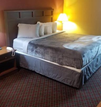 Stillwater Apartment | osu 2 Queen Beds Hotel Room 211 Booking