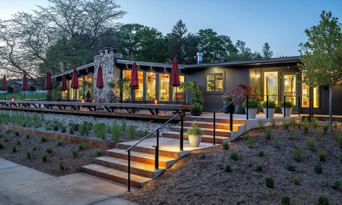 Harbor Springs Hotel | OTIS Harbor Springs