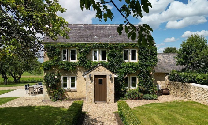 Charlton-on-Otmoor Cottage | Otmoor House - Beckley, Near Oxford