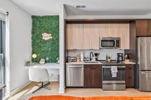 Pendleton Apartment | OTR King Bed Free Parking Gym Top Floor Club Room