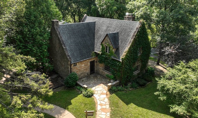 Altoona House | Otter Creek Manor - Oversized 3bd, 1.5 Ba. 3 acres, creek access.