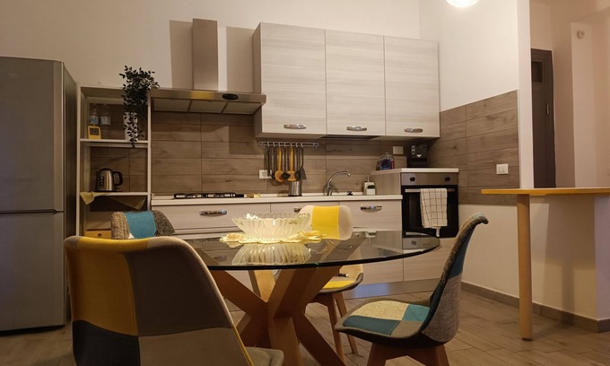 Pineta Apartment | Ottima per Lavoro o Svago. Vicina Alla Stazione, Università, Stadio e Riviera
