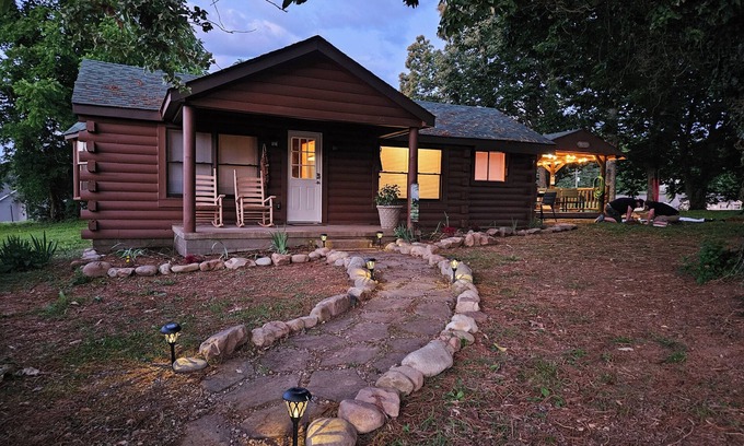 Wears Valley Cabin | Our cozy cabin has a spacious yard. Great for families!