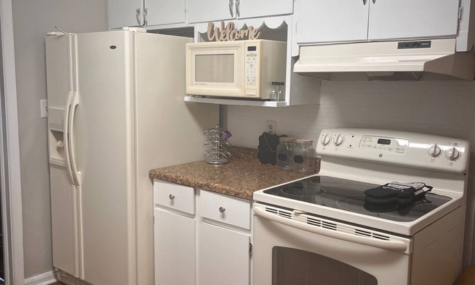 Milbank Apartment | Our digs on Diggs in Milbank - Duplex 2 bed/2 bath, Close to park, ball diamond