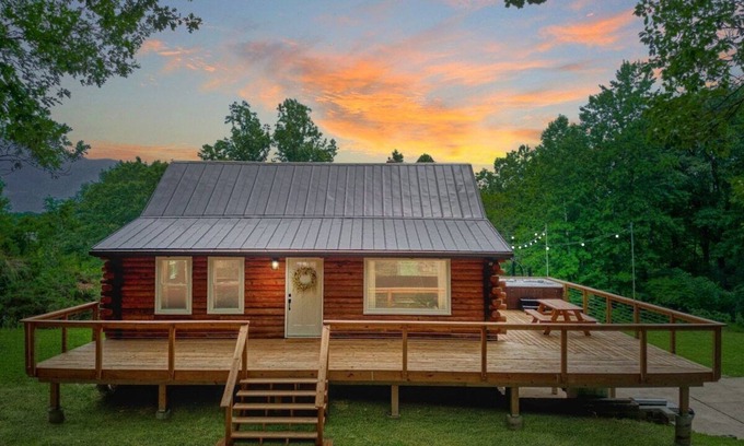 Ruby Cabin | Our Happy Place #LuxuryLogCabin HOT TUB Waffle Bar