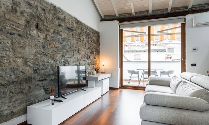 Como City Centre Apartment | Our Home - One Bedroom Apartment, Sleeps 2