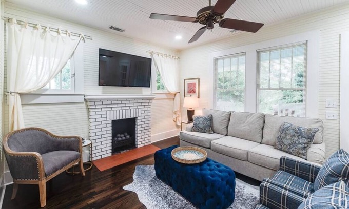 Taylorville House | Our Nest at Spiller l Adorable Home near UA