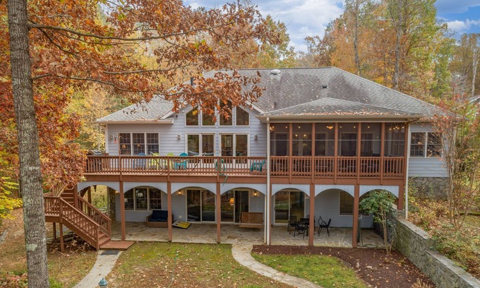 Wise House | Our Summer Place - Luxury rental on serene deep-water cove