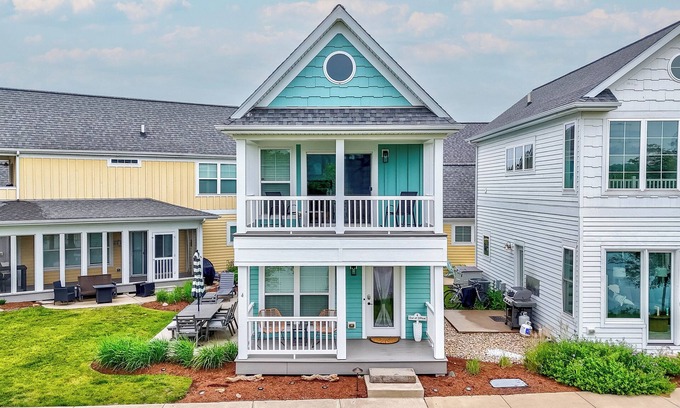 Ottawa House | Out of Office | 3 Bed, 3 Bath
