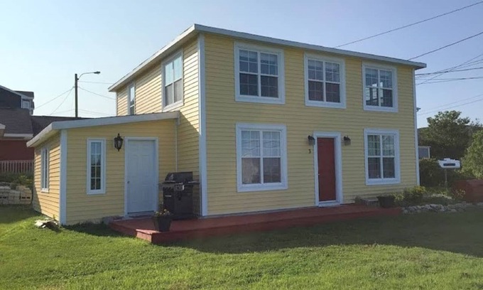 Pouch Cove House | Out Port Living Close To St. John's with FREE WIFI and all the comforts of home!