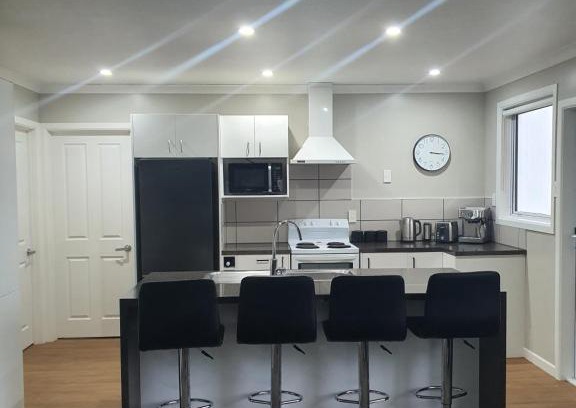 Picton House | Outback on Broadway