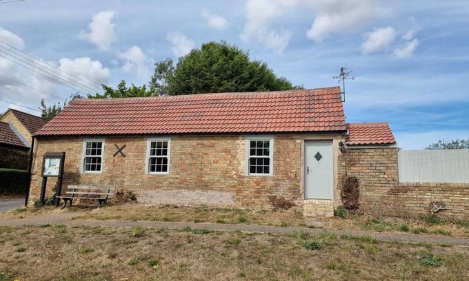 Holywell Cottage | Outbuilding with views of river, St Ives, Cambridgeshire