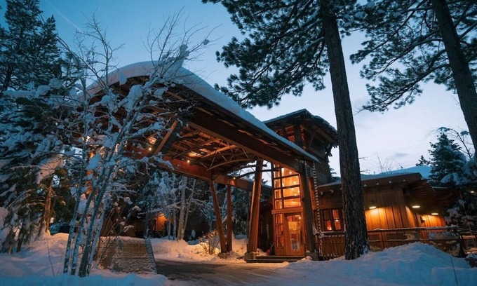 Truckee Hotel | Outdoor Adventure Haven: Heated Hot Tub & Sauna at Cozy Mountain Stay