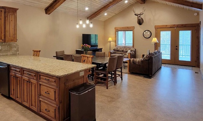 Island Park House | Outdoor Adventure Hub about 20 Miles to Yellowstone!