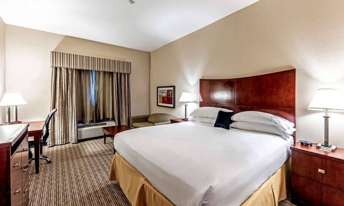 Mineral Wells Hotel | Outdoor Adventure! Comfy Unit Near Attractions, Pool, Breakfast, Free Wifi