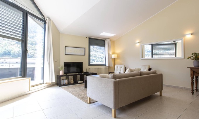 Les Escaldes Apartment | Outdoor Comfort Àtic East