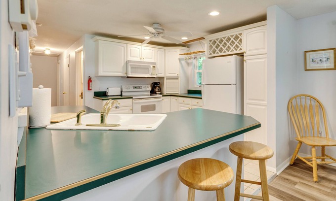 North Conway Cottage | Outdoor Exploration: Quaint North Conway Cottage!