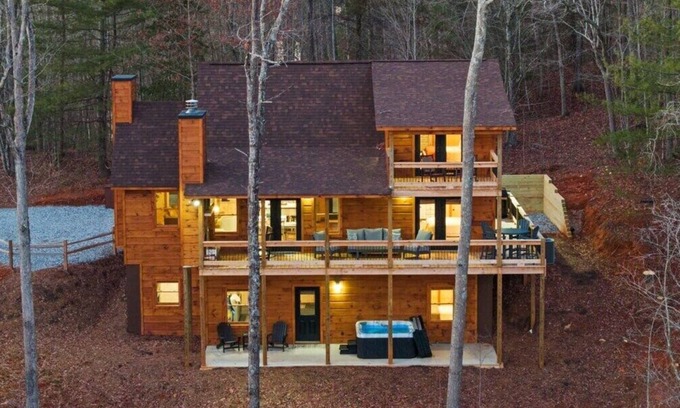 Williamstown Cabin | Outdoor Fireplace TV Hot Tub Pool Table Arcade