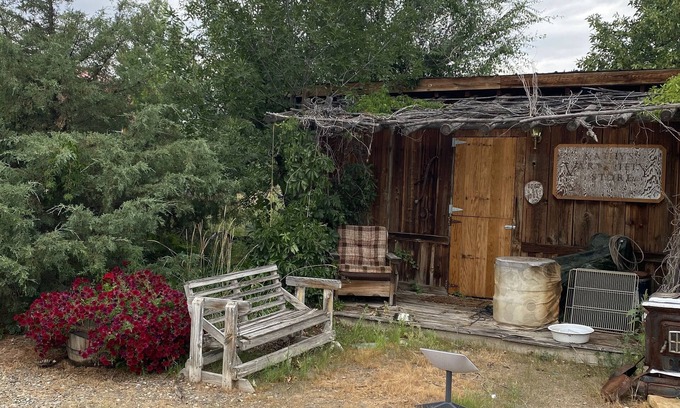 Worland House | Outdoor housing with Air conditioning and propane shower