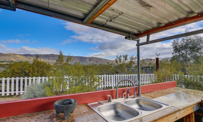 Morongo Valley Cabin | Outdoor Kitchen: Mtn-View Morongo Valley Cabin!