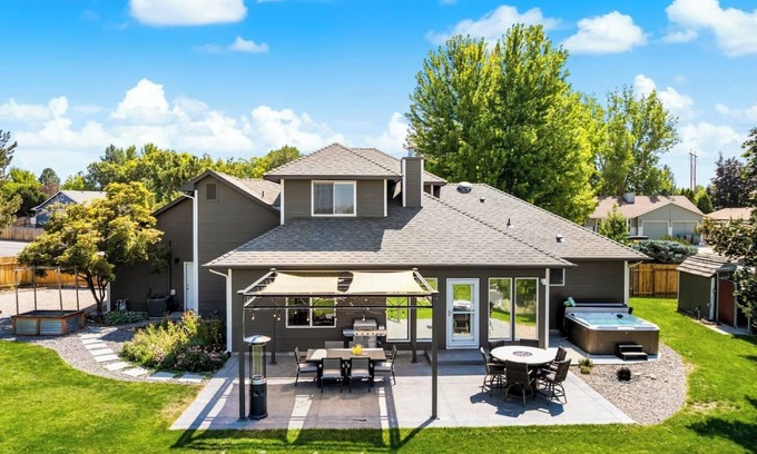 Southeast Boise House | Outdoor oasis w/view & Hot tub