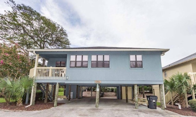 Myrtle Beach Cottage | Outdoor Pool Coastal Cottage Walk to the Beach