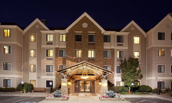 Glendale Condo | Outdoor Pool, Hot Tub, and Free Breakfast! Great Location!
