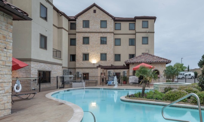 Irving Apartment | Outdoor Pool + Hot Tub + Free Breakfast | Near DFW Airport
