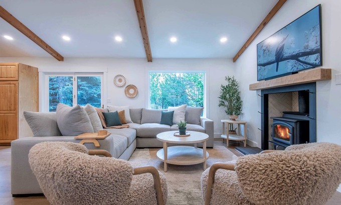 Victor House | Outdoor Retreat with Hot Tub and Patio