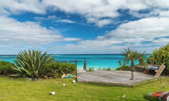 Governor's Harbour House | Outer Reef, an oceanfront slice of heaven on Earth