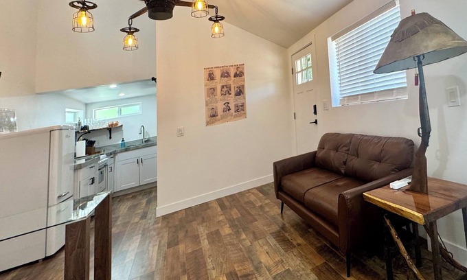Prescott House | Outlaw Hideaway Downtown