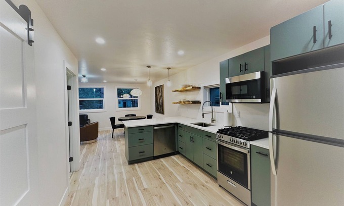 Ouray Apartment | Outlaw Inn Unit 4. Newly Remodeled large unit! 2 minutes walk to Main Street.