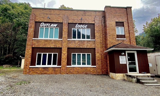 Iaeger Cabin | Outlaw Lodge (McCoy Floor 2nd)ATV,SXS, MX Offroad lodging